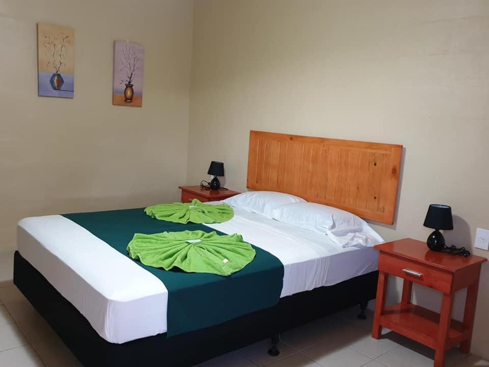 Transit Motel Mulifanua 外观 照片